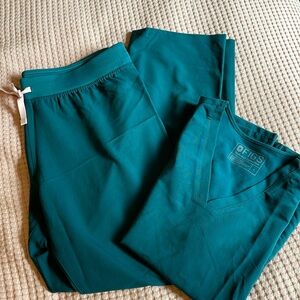 Figs scrub set top and bottom hydrogreen Livingston and casma